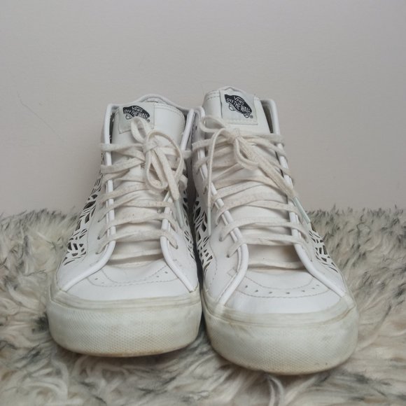 VANS OF THE WALL UNISEX WHITE LASER CUT-OUT SKATEBOARD SHOES - Picture 2 of 12